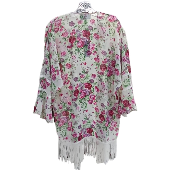 Romeo & Juliet Couture Fringe Kimono - Picture 2 of 7